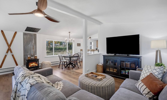 Divide Cabin | Nottingham Nook, a stylish cabin in Divide CO w/HOT TUB, game room, & seclusion!