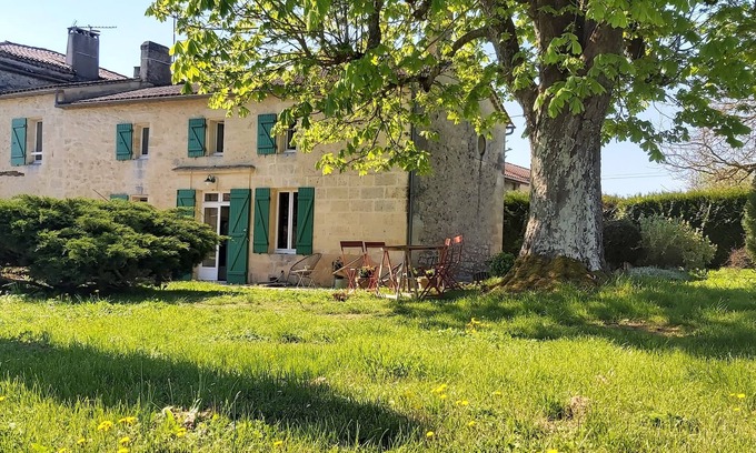 Saint-Vincent-de-Pertignas House | "Nouveau, a true haven of peace, close to Saint-Emilion, Bordeaux.