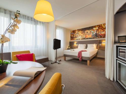 Roissy-en-France Hotel | Novotel Suites Paris CDG Airport Villepinte