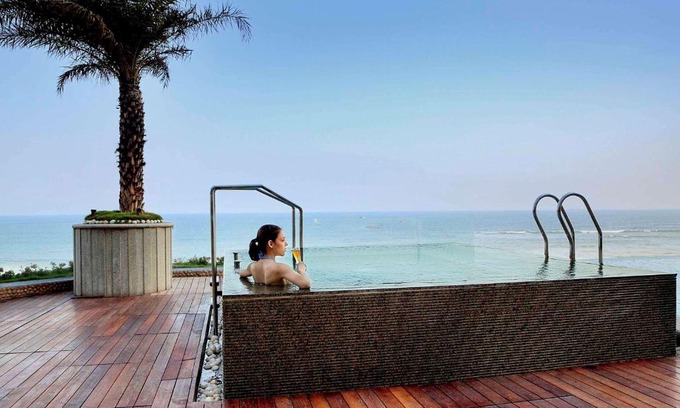 Visakhapatnam Hotel | Novotel Visakhapatnam Varun Beach