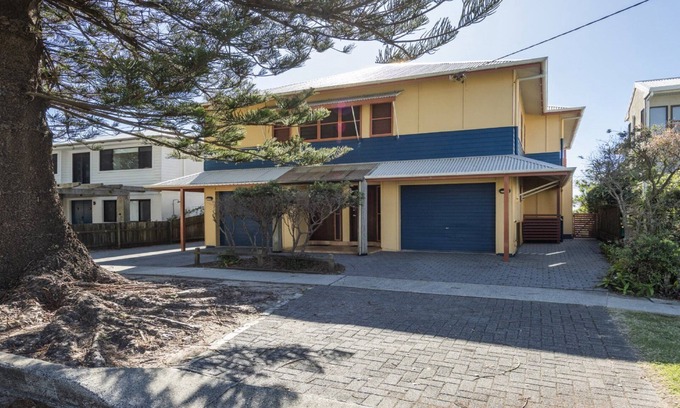 Yamba House | Now and Then, 2/42 Clarence St