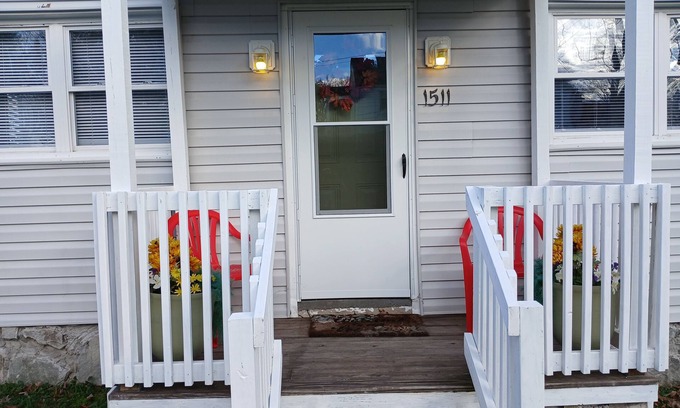 Mount Airy House | nPROMO 10% WEEKLY/20% MONTHLY Pet Friendly, Home, private fenced yard.