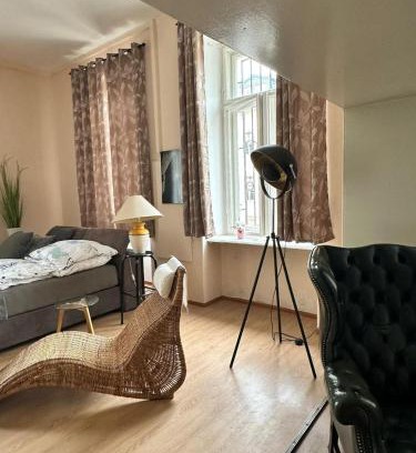 Annaberg-Buchholz House | Nr 2 Gemütliche Suite mit King-Size Bett und Essbereich im Zentrum im Neubarockstyle