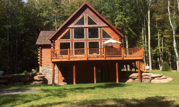 Windham House | nStunning Chalet style home in Catskills with 8 Person hot tub, fire pit & Sauna