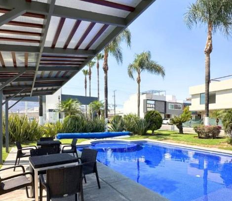Tlajomulco de Zuniga House | Nueva Galicia residencial, es una propiedad completa al sur de la ciudad que te ofrece modernidad, espacio, tranquilidad, cuenta con 4 recamaras 3 baños completos y 2 cajones de estacionamiento privados