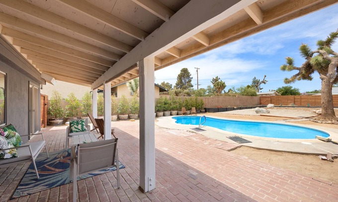 Yucca Valley House | ☀️ Nuevo Sol - In Ground Pool, Hot Tub, Fire Pit + BBQ ☀️