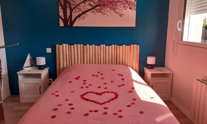 Lanester Apartment | Nuit en amoureux, champagne inclus