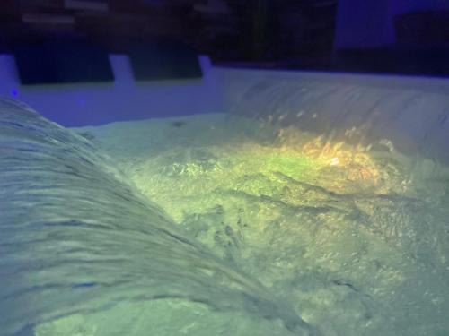 Vierzon Apartment | Nuit Magique en Love Room avec Jacuzzi Privé