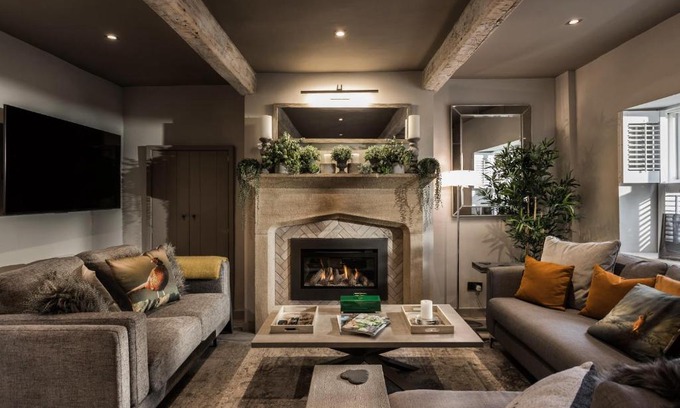 Whalley House | Number 10