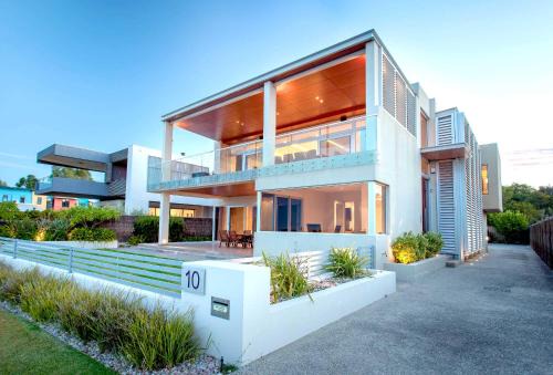 Dunsborough House | Number 10 I Private Properties