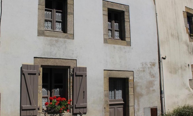 Rochefort-en-Terre House | "Number 26" Town House
