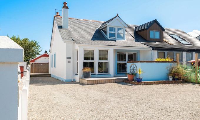 Port Isaac Cottage | NUMBER 28, pet friendly, with open fire in Port Isaac