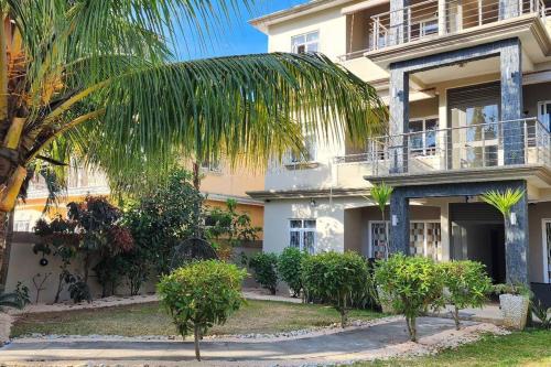 Pereybere Apartment | Number 8, 2nd Floor, Pebble Bay Apartments