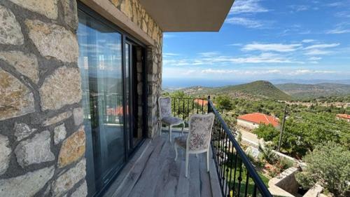 Dikili Bed & Breakfast | Nur Karen Taş Konak