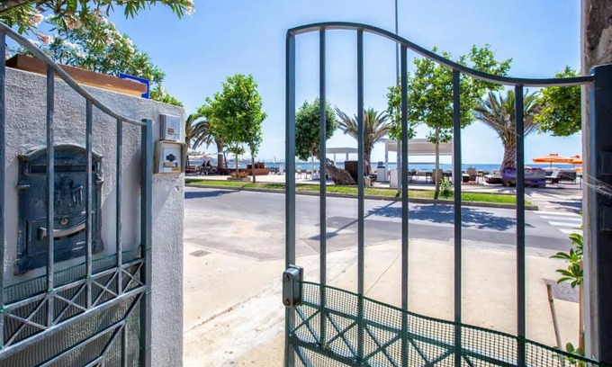 Lido Apartment | Nura's - Apartment AL MARE sea front