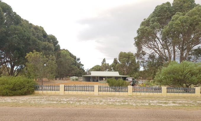 Esperance Other | Nutcrackers lodge - farmstay