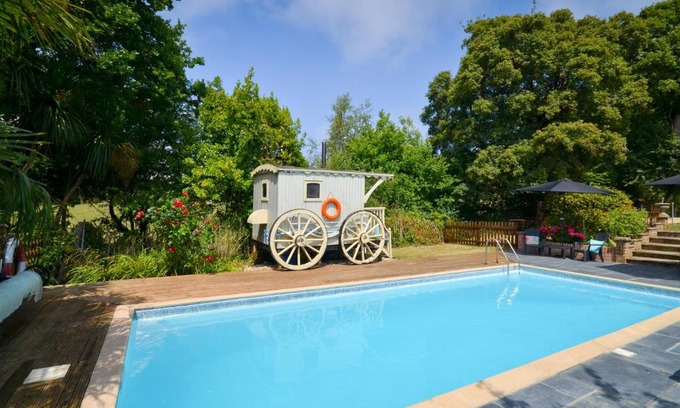 Whippingham House | Nutkins Lodge