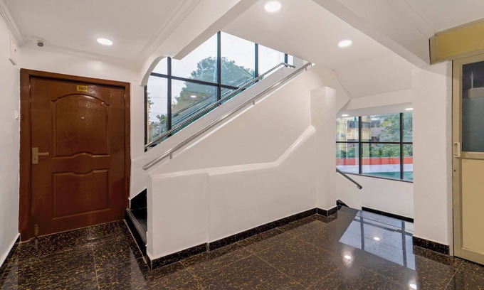 Nanganallur Hotel | NVR RESIDENCY