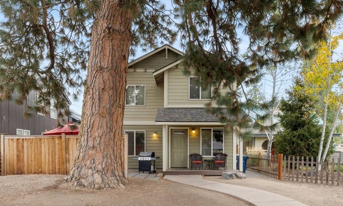 River West House | NW Union | River West, Blocks to Downtown, Old Mill District pet (dog) friendly