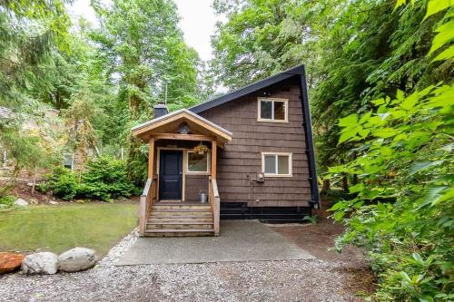 Verlot House | NWPADS-Verlot River Cabin - Hot Tub-Firepit-Beach