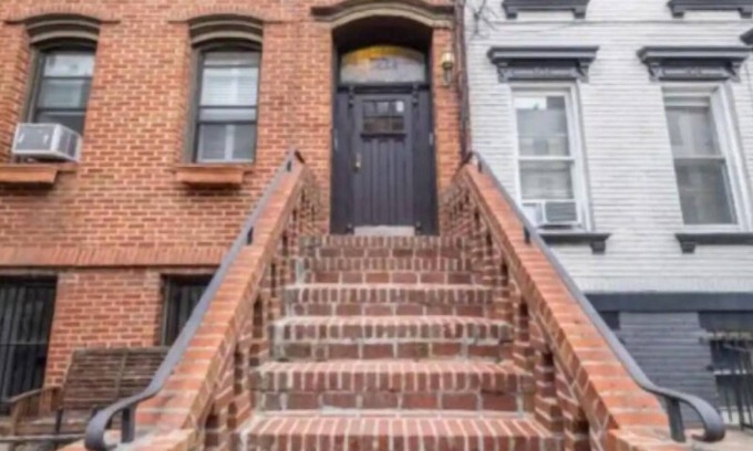 Hoboken Condo | NYC/Hoboken Jacuzzi Brown Stone