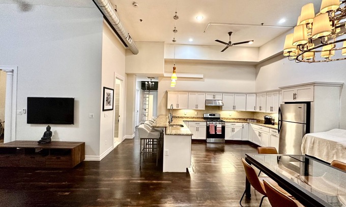 North Bergen Apartment | NYC style loft apartment 10 min to Times Sq. 2 Parking space avail!