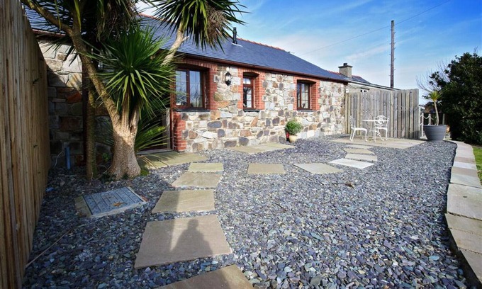 Llanengan House | Nyth y Wennol - Two Bedroom House, Sleeps 4