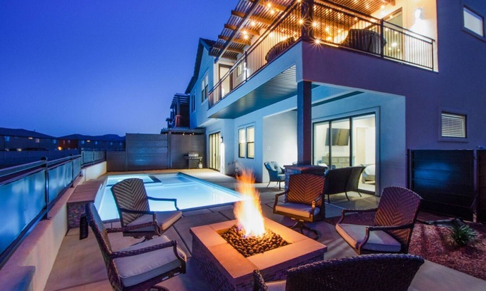 Santa Clara House | O-61&62| Sleeps 54 * 2 Private Pools * 2 Hot Tubs * Games * Ping Pont * BBQ