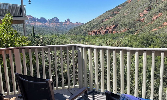 Sedona House | Oak Creek Viewpoint – Rustic-Chic 3 BDR with Incredible Views of Red Rocks!