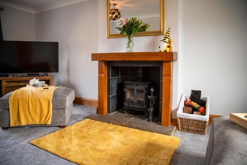 Reighton House | Oak House - sleeps 10 with Bar & Games room