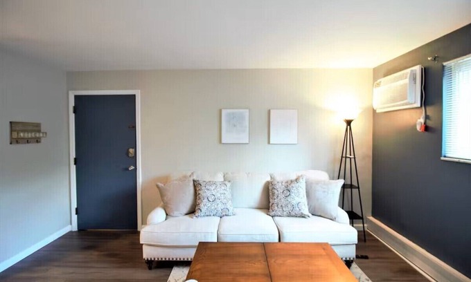 Fairborn Apartment | Oak Overflight Oasis Condo-Minutes to WPAFB & WSU with AC, fast WiFi