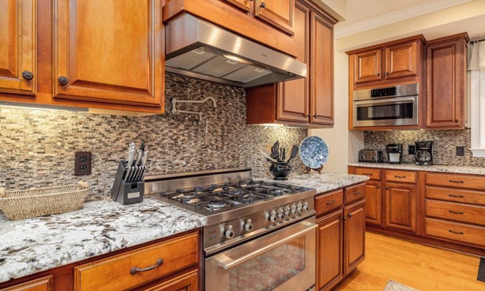 La Crosse House | Oak Point