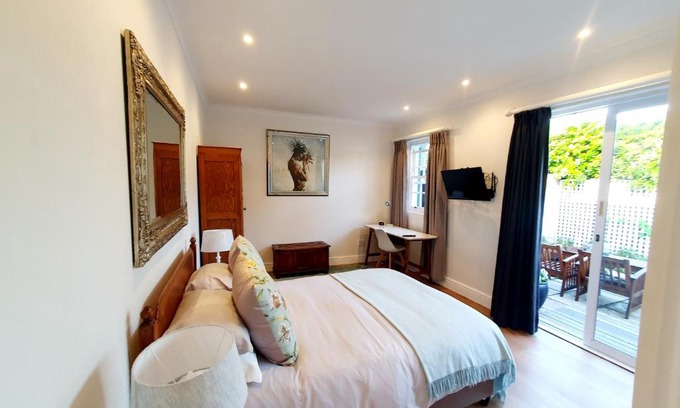 Wynberg Apartment | Oak Self Catering Cottage