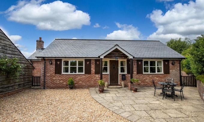 New Forest District House | Oak Tree Cottage, Charming, Rural New Forest Home