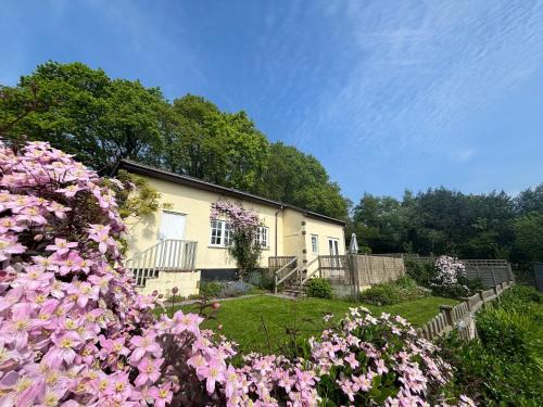 Lydney House | Oak Tree Cottage