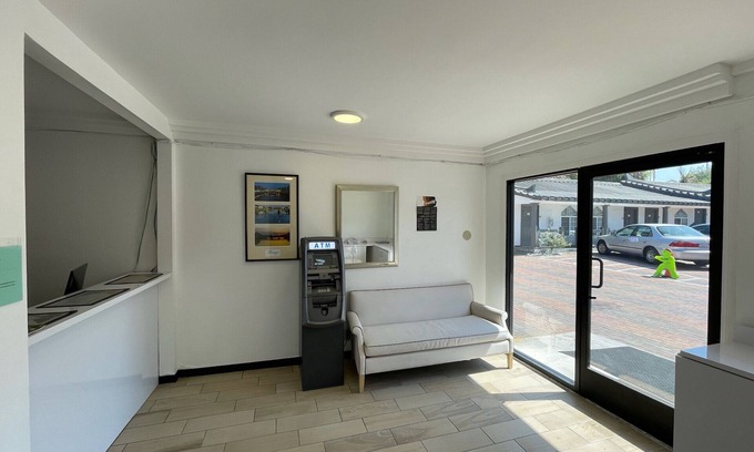 Encino Hotel | Oak Tree Inn