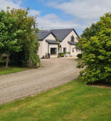 Kilmore Bed & Breakfast | Oak Tree Lane Country B and B