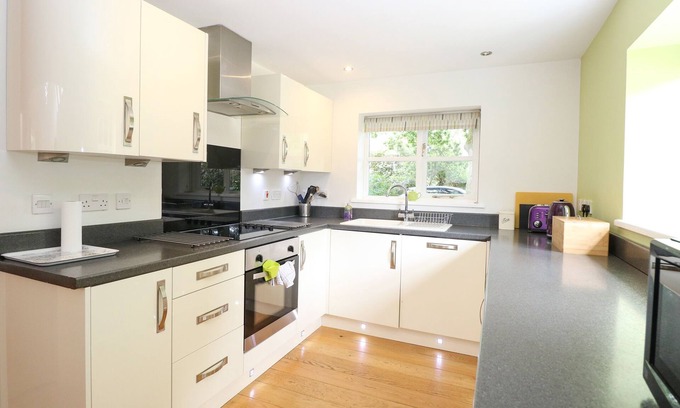 Crostwick Cottage | Oak Tree Lodge