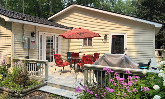 Lake George House | Oak Tree Retreat - Steps away from water fun!