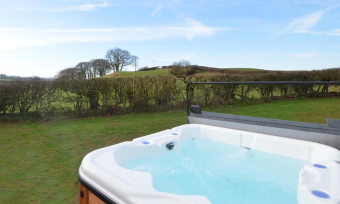 Llanddeusant House | Oak View