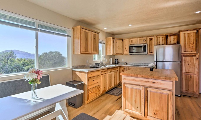 Yosemite Forks House | Oakhurst Duplex ~ 13 Mi to Yosemite National Park!