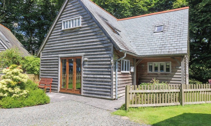 Camelford Cottage | OAKLANDS, pet friendly, with a garden in Camelford