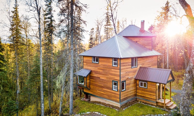 Talkeetna House | Oakley Inn, 3 bedroom 2 bath, sleeps 8