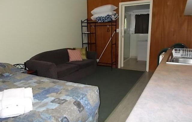 Oakey Hotel | Oakridge Motel Tourist Park
