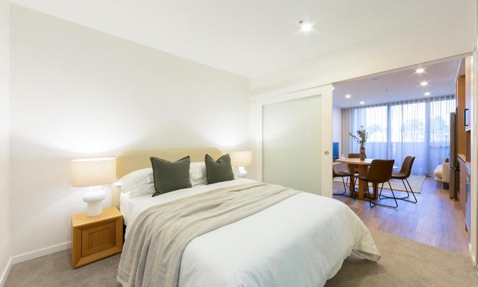 Phillip Apartment | Oaks Canopy - Boutique 1 & 2 BR Apartments