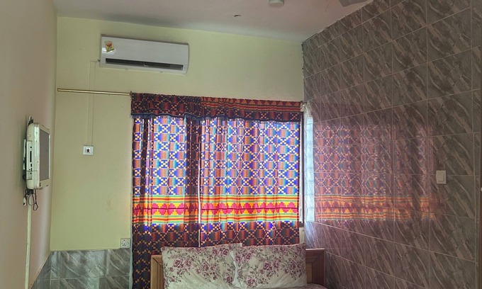Pepease House | Oaks : Private Room 1
