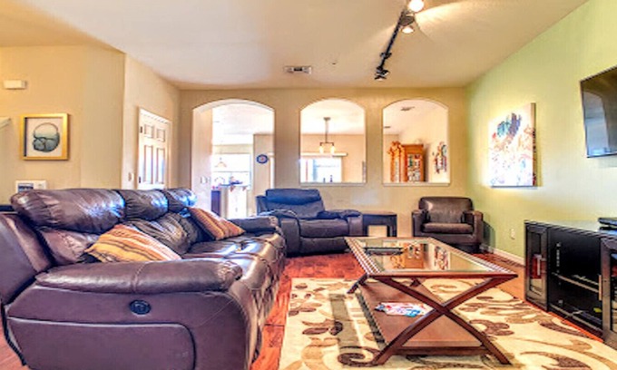 West Kissimmee House | Oakwater Charming Fountain View 3BR Home, Pool