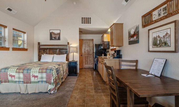Dover Bay House | Oar Tern - Courtyard Beach Bungalow