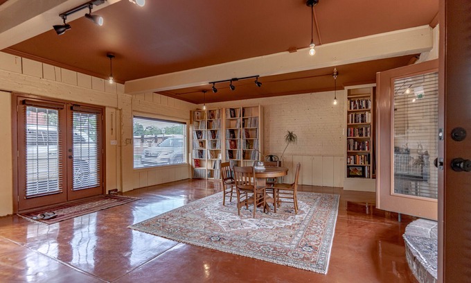 Shelbyville House | oasis 522!