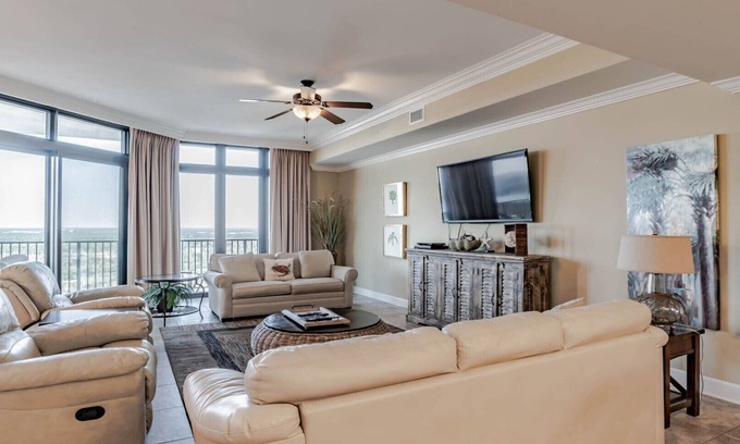 Orange Beach Condo | Oasis, Bar/Restaurant on site! Lazy river and Slide!